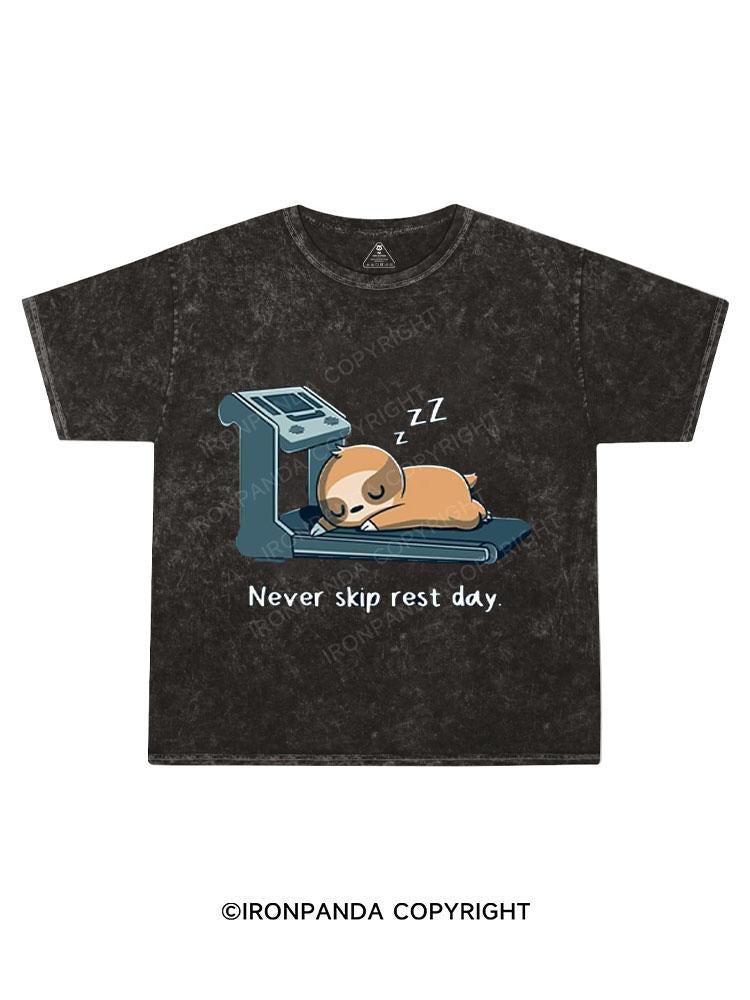 Never skip rest day Kids Washed T-Shirt