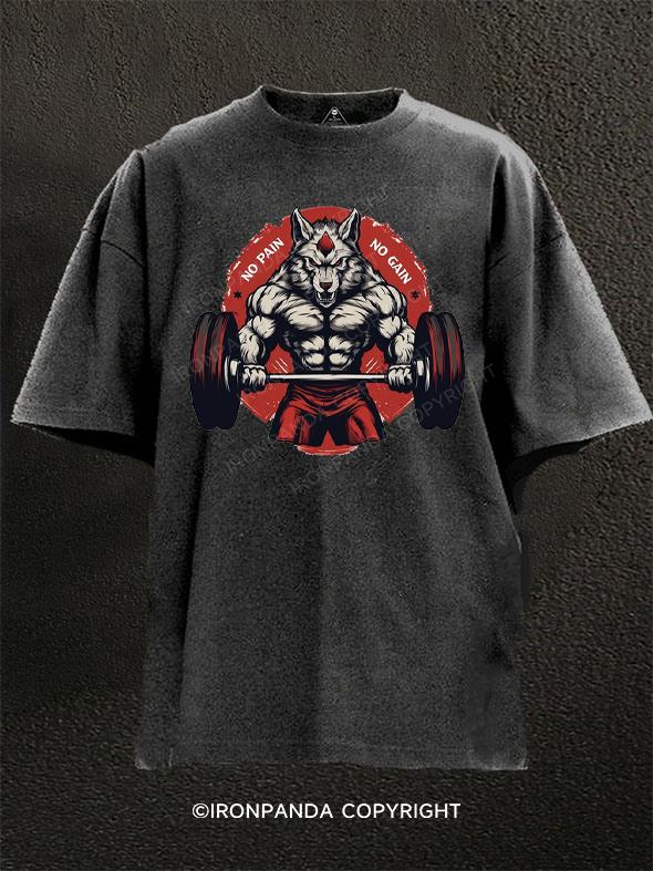 bodybuilder wolf lifting weights Washed Gym Shirt