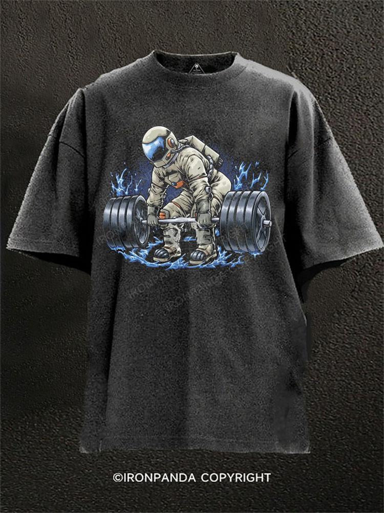 weightlifting astronaut Washed Gym Shirt