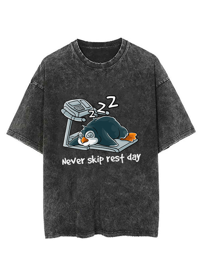 PENGUIN NEVER SKIP REST DAY VINTAGE GYM SHIRT